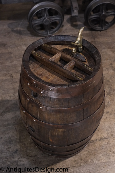 tonneau ancien en chene robinet en laiton